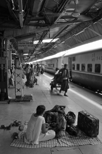 Quai de gare, New Delhi INDE 